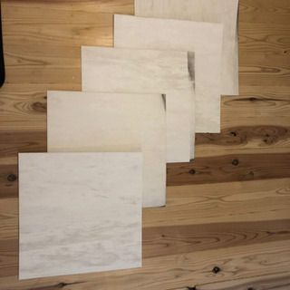 床材タイル　マットな質感　ホワイト