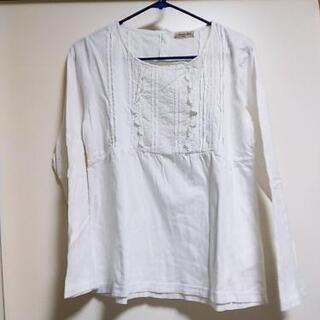 白長袖シャツ