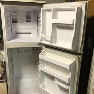 白い冷蔵庫