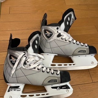 アイスホッケー　スケート靴