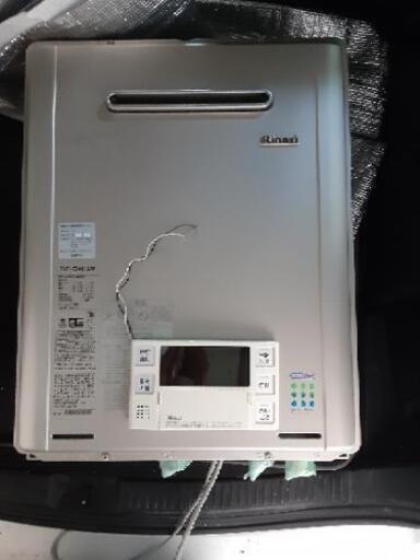 【中古】Rinnaiガス給湯器　リモコン付　2012年製　RUF-E2001SAW