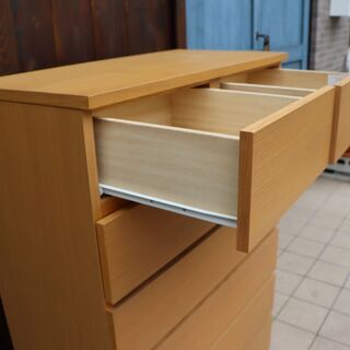 オーク材を使用した無印良品(MUJI)の木製6段ワイドチェストです オーク材を使用した無印良品(MUJI)の木製6段ワイドチェストです