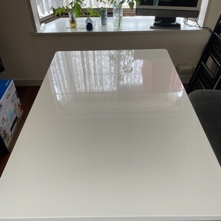 昇降式白テーブル