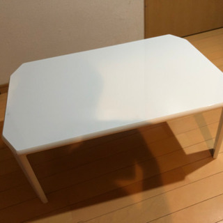 白い可愛い折りたたみ式テーブル