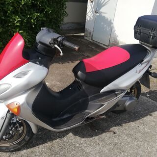 スズキのアベニス150cc 小さなビッグスクーター。