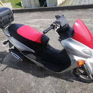 スズキのアベニス150cc 小さなビッグスクーター。