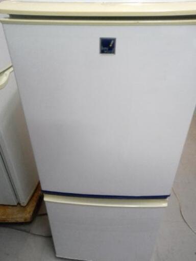 シャープ冷蔵庫137 L 2012年製別館倉庫浦添市安波茶2-8-6においてます