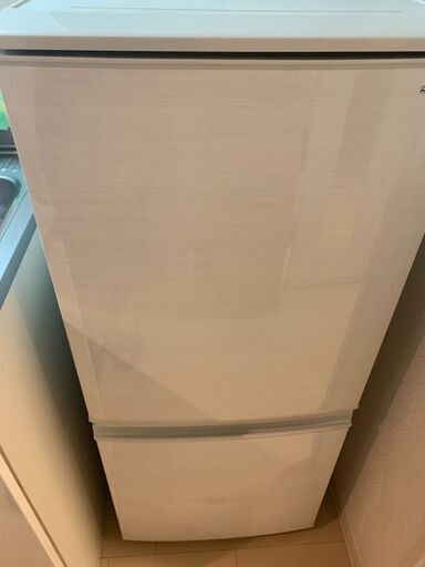 【東京都台東区北上野受取】 シャープ SHARP 冷蔵庫 137L(幅48cm) つけかえどっちもドア 両面 ホワイト系 SJ-D14D-W　2017年製