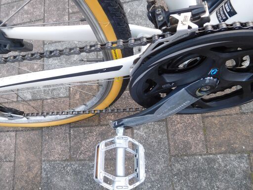 クロスバイク SPECIALIZED sirrus クロスバイク (24段・700x32c）