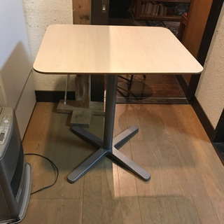 小型カフェテーブル