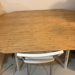 【ネット決済】IKEA イケア　ダイニングテーブルと折り畳み椅子２つ