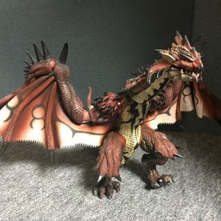 モンスターハンター　リオレウス　フィギュア　ハピネット