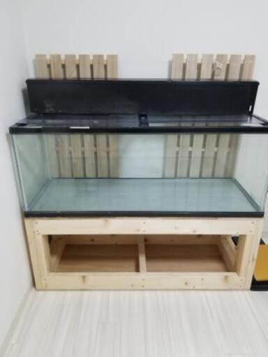 1200×450×450のコトブキのガラス水槽です。