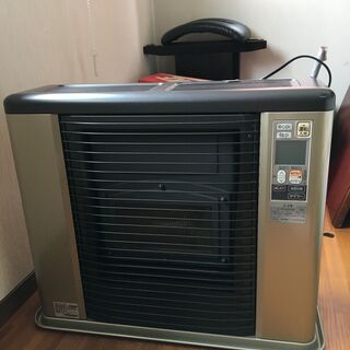 ★超コンパクト❤️すぐ使える 小さな石油ファンヒーター 美品【送料無料】【即発送】 ☆超コンパクト❤️すぐ使える 小さな石油ファンヒーター 美品