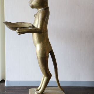 バリ島雑貨 真鍮のオブジェ 皿を持ったねこ