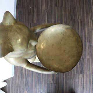バリ島雑貨 真鍮のオブジェ 皿を持ったねこ