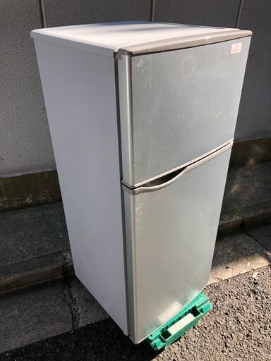 ☆中古 激安！　SHARP　シャープ　118㍑　2ドア　ノンフロン冷蔵庫　2017年製　SJ-H12B-S　幅48㎝ｘ奥行き53㎝ｘ高さ116㎝　【KBF032】　￥9,800！！