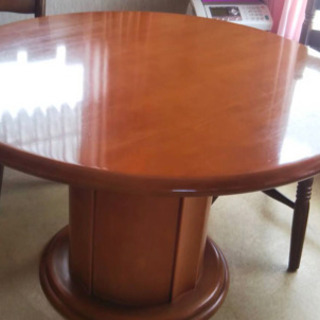 《売約済》【大塚家具】ダイニングテーブル丸型　２卓あります。