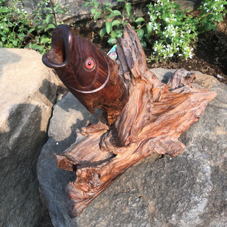 魚の木彫り