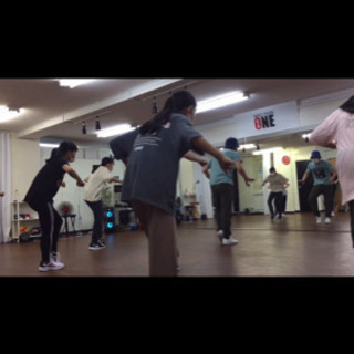 毎週土曜日の18:15より、ダンスレッスンやってます。 - ダンス