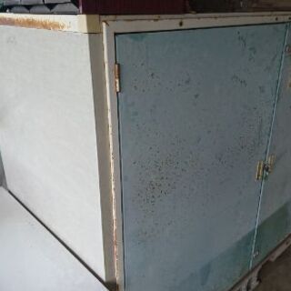 米貯蔵庫 10000円でお譲りします。