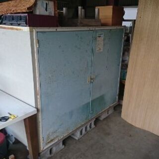 米貯蔵庫 10000円でお譲りします。