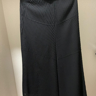 黒のプリーツスカート