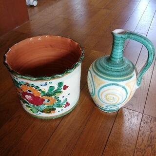 南欧風の陶器　鉢と水差し