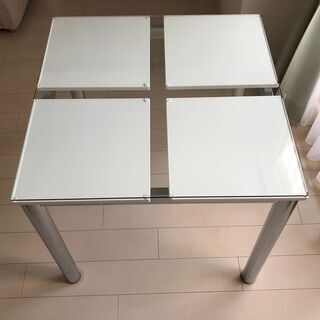 【ネット決済】白いガラステーブル2人用