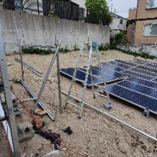 10kw程度 小規模太陽光発電所 単管打ち込みとソーラーパネル固定作業