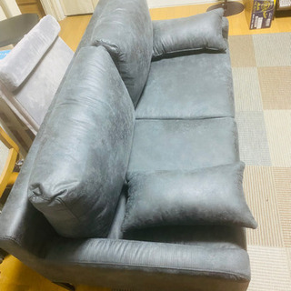 【ネット決済・配送可】2人掛けダークグレーのソファー