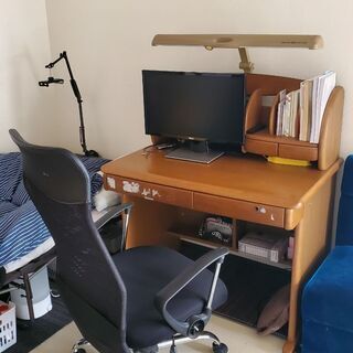 学習机と椅子