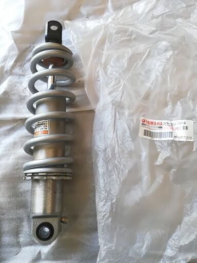 セロー250リヤサス新品同様