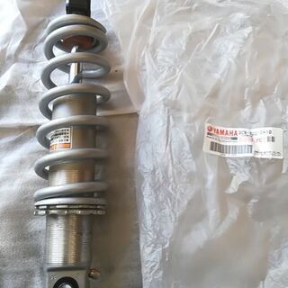 セロー250リヤサス新品同様