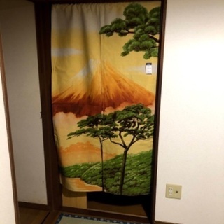 暖簾　赤富士と松