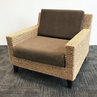 a・flat家具 のリビングセットです！(3人掛け×1 + 1人掛け×3 + オットマン×1 + テーブル×1)