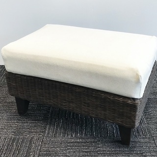 a・flat家具 のリビングセットです！(3人掛け×1 + 1人掛け×3 + オットマン×1 + テーブル×1) 