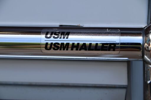 USM Haller(ハラー)のカギ付き1列・2段キャビネット/鍵付です♪モダンクラシックなデザインはデスクサイドはもちろんリビングボードやキッチン収納などとしても活躍！