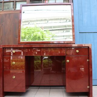 フランスPIERRE BALMAN(ピエール・バルマン)のドレッサーです☆大きな鏡とシンプルでありながら高級感が漂うデザインでお部屋を優雅な空間に！コンセント付きで機能性も◎