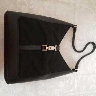 美品 グッチ黒のショルダーバッグ