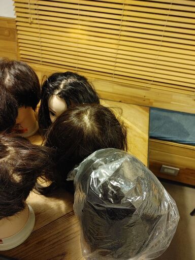 美容師用ウィッグ１６台