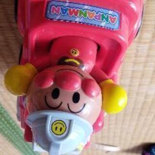 アンパンマン消防車　おもちゃ