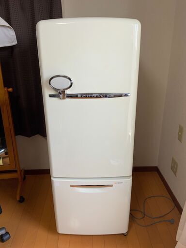 【受け渡し者決定済み】ナショナルの冷蔵庫 NR-B162R-W【一人暮らしで必要十分】