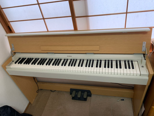 YAMAHAの電子ピアノです。