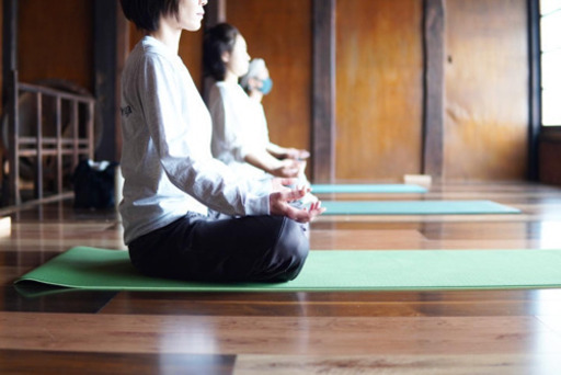 古民家カフェで早朝ヨガ Withflow 坂戸のスポーツの生徒募集 教室 スクールの広告掲示板 ジモティー