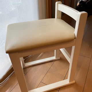 ニトリ　化粧台椅子