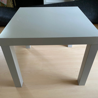 IKEAの小さいテーブル