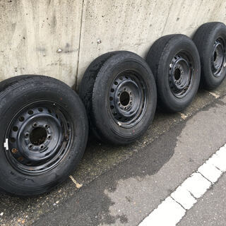 ハイエース純正スチールホイール　タイヤ付き4本セット