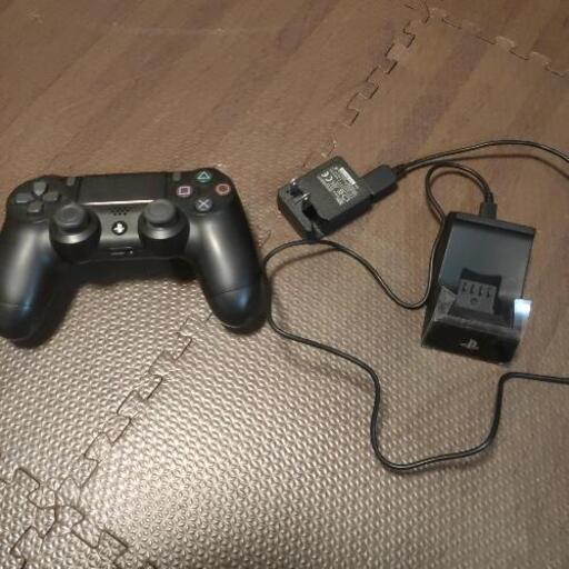 PS4-500GBBlackと、コントロ―ラ―1個充電器の、セットです。