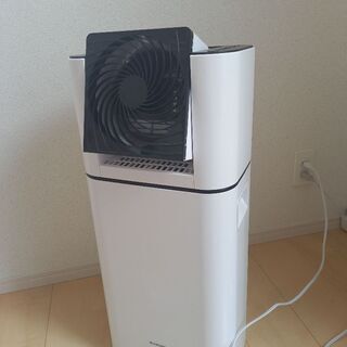 ジャンク品。アイリス除湿乾燥機。